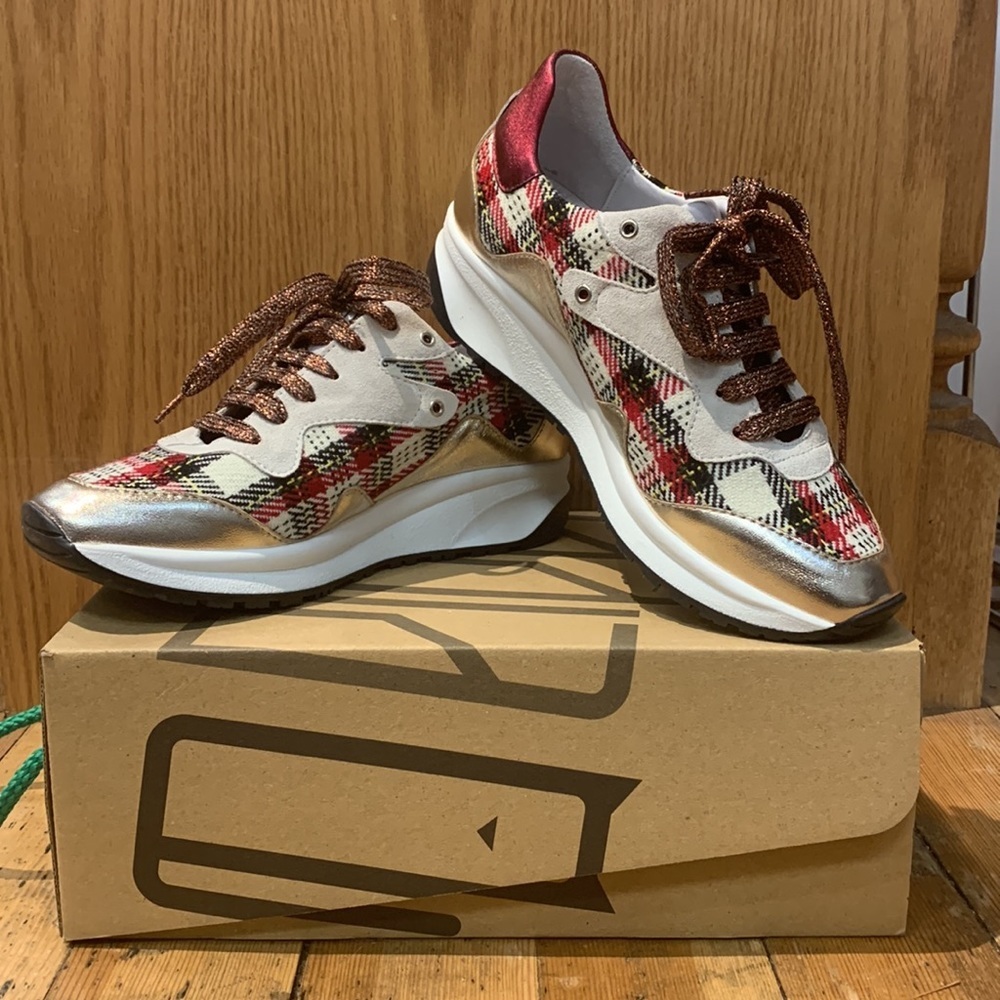 NIB Vaddia Red Tweed tennis shoe. Leather and fabric. Made in Portugal. - Picture 4 of 8
